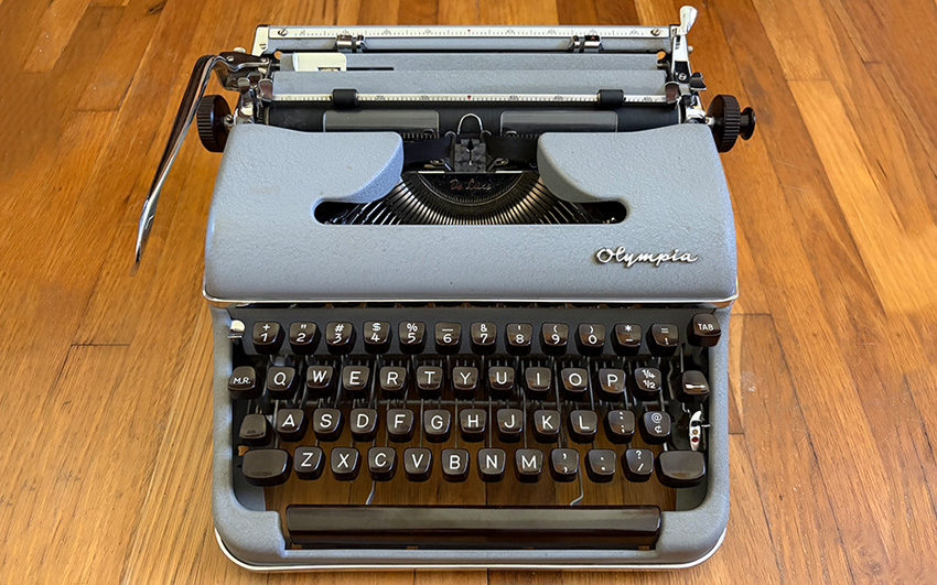 1958 Olympia SM3 typewriter